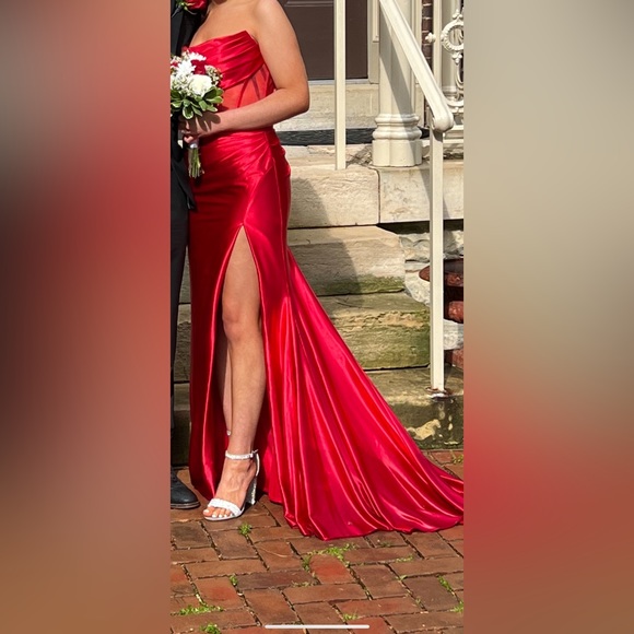Size 6 Sherri Hill Red Prom Dress (can fit like a 2/4) - Picture 5 of 8